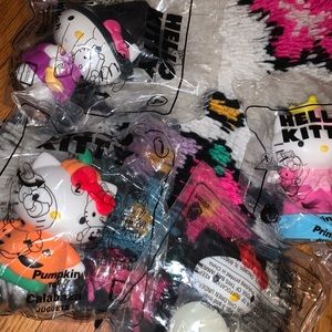 4 Halloween Hello Kitty’s